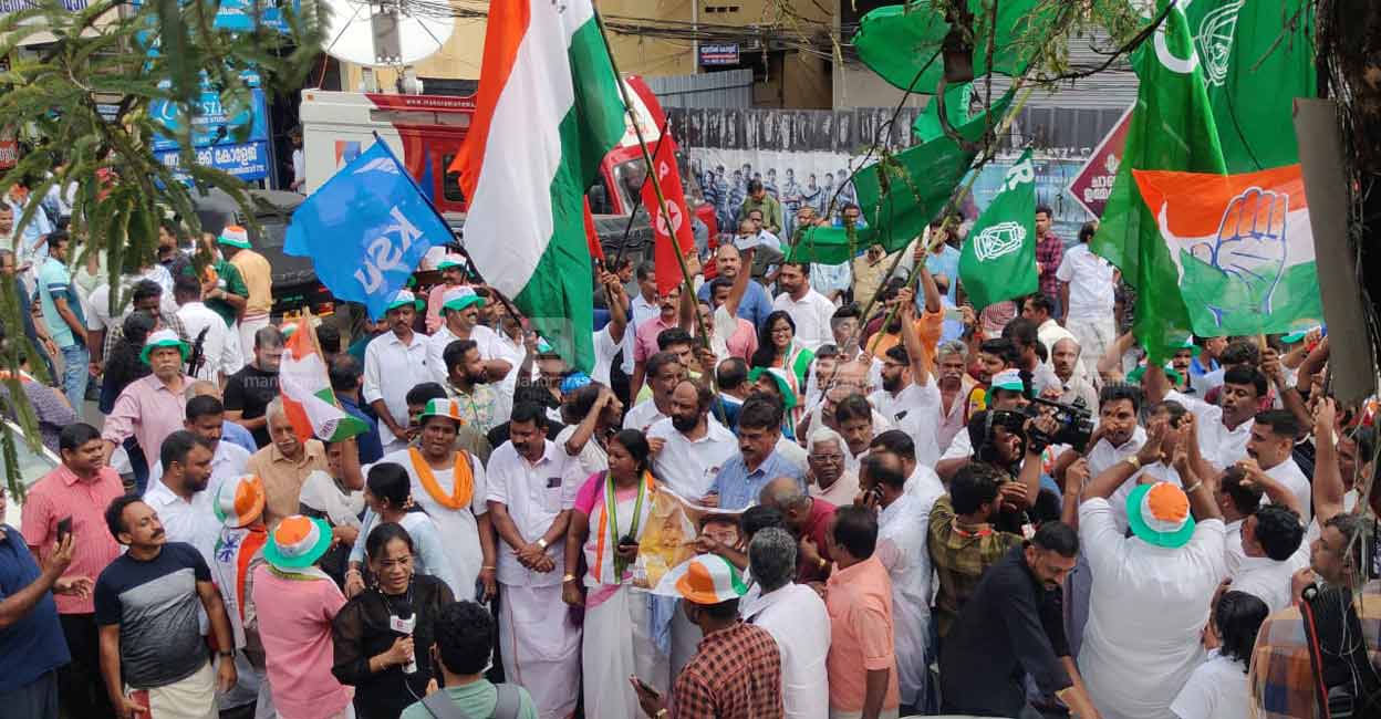 19,078 ദിവസം നിയമസഭയിലെത്തിയ ഉമ്മൻ ചാണ്ടിOommenchandyPuthuppally