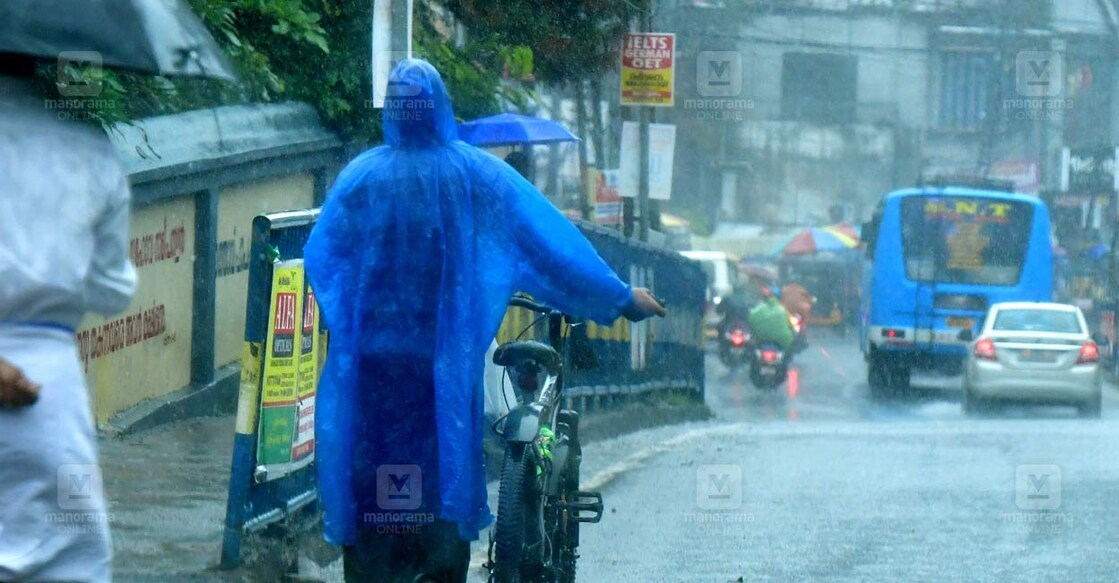 കോട്ടയം ജില്ലയിൽനിന്നുള്ള മഴക്കാഴ്ചകൾ. ചിത്രം : ജിൻസ് മൈക്കിൾ ∙ മനോരമ