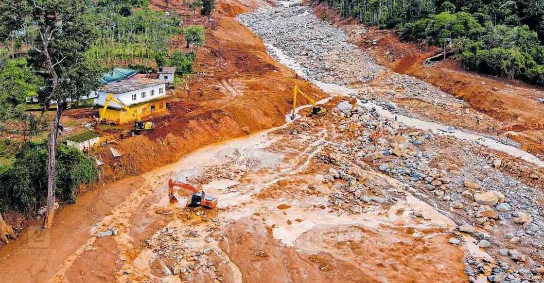 മുണ്ടക്കൈയില്‍ മണ്ണുമാന്തി യന്ത്രം ഉപയോഗിച്ച് പരിശോധന നടത്തുന്നു. 