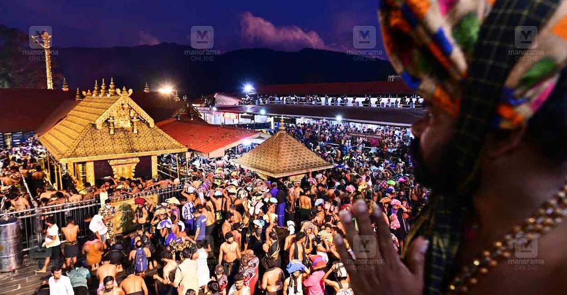 sabarimala-temple മകരവിളക്കിനായി ഒരുങ്ങിയ ശബരിമല സന്നിധാനത്തെ തിരക്ക്.