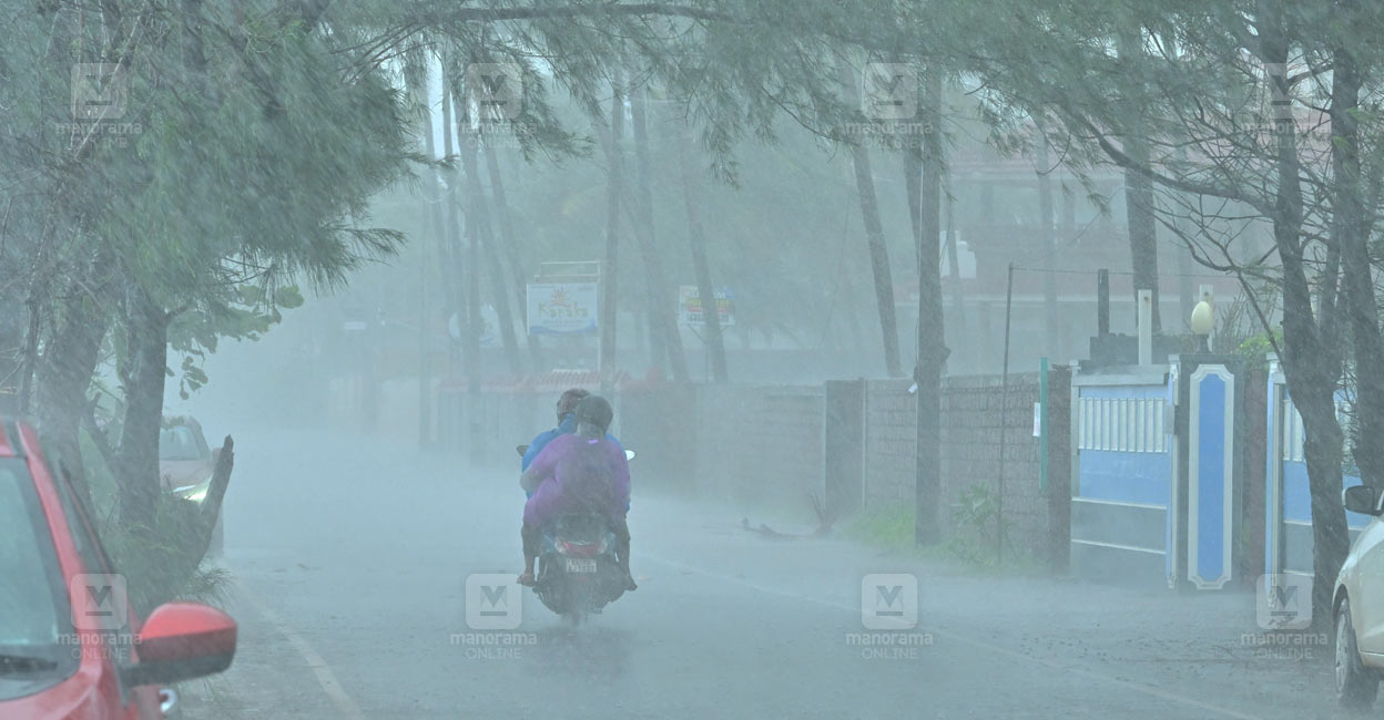 凝固雨はケララ州にある可能性があります。 2つの地区のレッドアラート、今日の10地区のオレンジアラートマノラマオンラインニュース – チャーナンタプラムRs 7ケララハイアラート|赤いアンドランドオレンジは、非常に重い中にイスツーに囲まれています