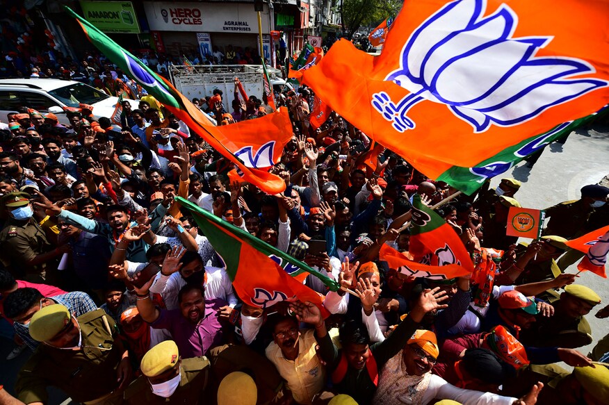 India's Bharatiya Janata Party (BJP) activists gather during a roadshow of Indian Prime Minister Narendra Modi ahead of the seventh phase of the Uttar Pradesh state assembly elections in Varanasi on March 4, 2022. (Photo by Sanjay KANOJIA / AFP)