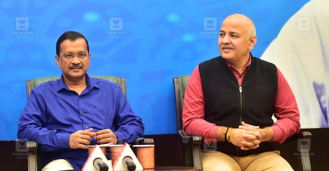 New Delhi 2022  :Delhi Chief Minister Arvind Kejriwal (Blue Shirt) and Deputy Chief Minister Manish Sisodia (Red Shirt) during a felicitation event for the instructors of the 'Dilli ki Yogshala' scheme, in New Delhi.
@ Rahul R Pattom / Manorama