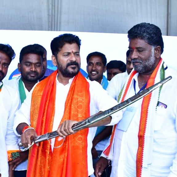 കെസിആറിനോട് മീശ പിരിച്ച് പകവീട്ടാൻ ‘മുഖ്യൻ’ രേവന്ത്?- Revanth Reddy ...