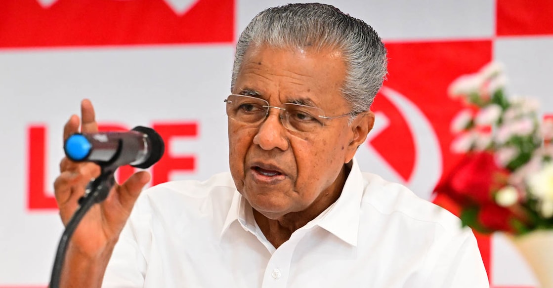 pinarayi-vijayan-chiefminister പത്തനംതിട്ട ലോക്സഭാ മണ്ഡലം എൽഡിഎഫ് സ്ഥാനാർഥി ഡോ.ടി.എം.തോമസ് ഐസക്കിന്റെ തിരഞ്ഞെടുപ്പ് പ്രചാരണാർഥം അടൂരിലെ ഹോട്ടലിലെത്തിയ മുഖ്യമന്ത്രി പിണറായി വിജയന്റെ വാർത്താ സമ്മേളനത്തിൽ നിന്നുള്ള ദൃശ്യങ്ങൾ.