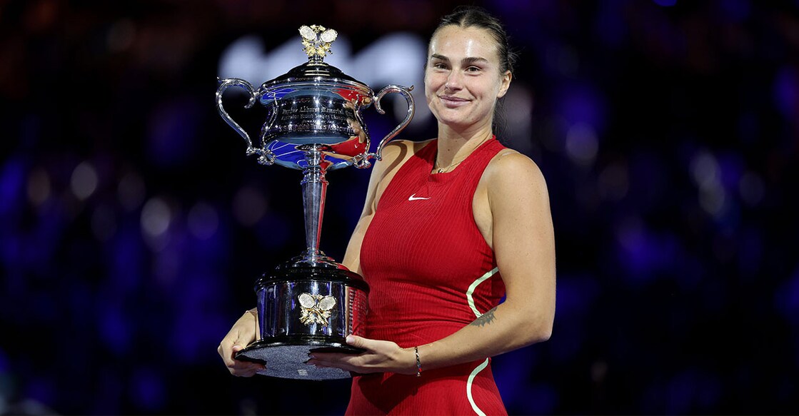 aryna-sabalenka-2024-australian-open അരീന സബലേങ്ക 2024ലെ ഓസ്ട്രേലിയൻ ഓപ്പൺ വനിതാ സിംഗിൾസ് കിരീടവുമായി. (Picture courtesy: X / @AustralianOpen)