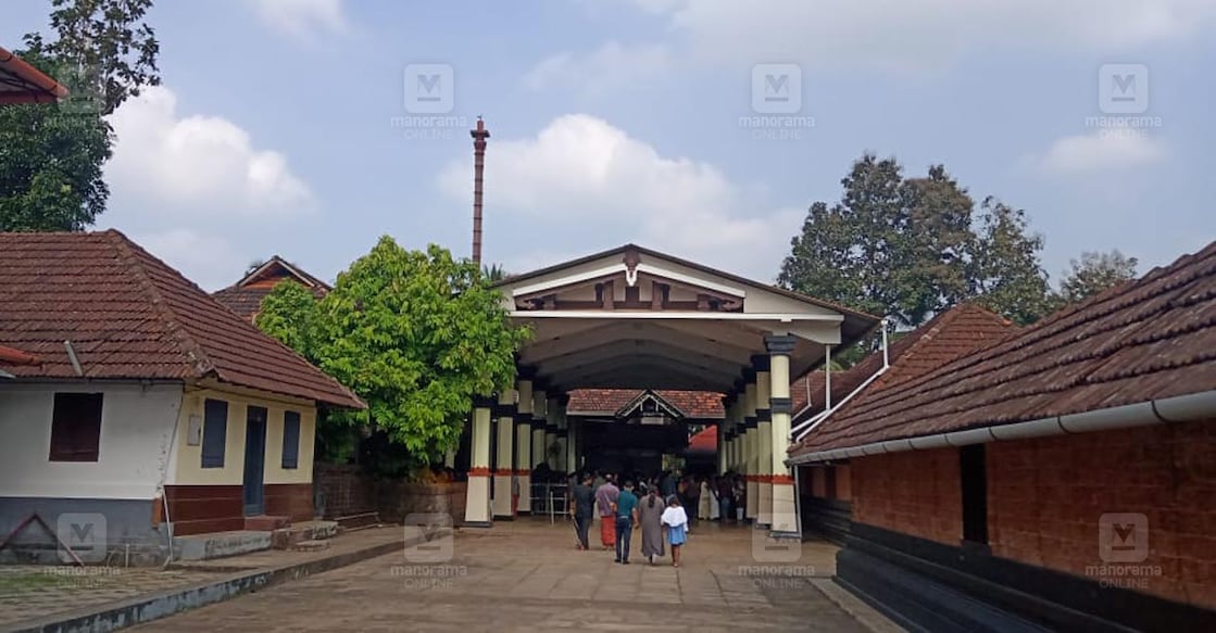 peralassery-sri-subramanya-temple-3 പെരളശ്ശേരി ക്ഷേത്രത്തിന്റെ മുൻവശം. (ചിത്രം: മനോരമ)