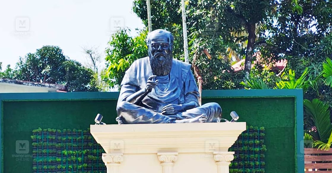 വൈക്കം വലിയ കവലയിലെ സ്മാരകത്തില്‍ സ്ഥാപിച്ചിരിക്കുന്ന പെരിയാർ ഇ.വി.രാമസ്വാമിയുടെ പ്രതിമ.  (ചിത്രം: റിജോ ജോസഫ്/ മനോരമ)