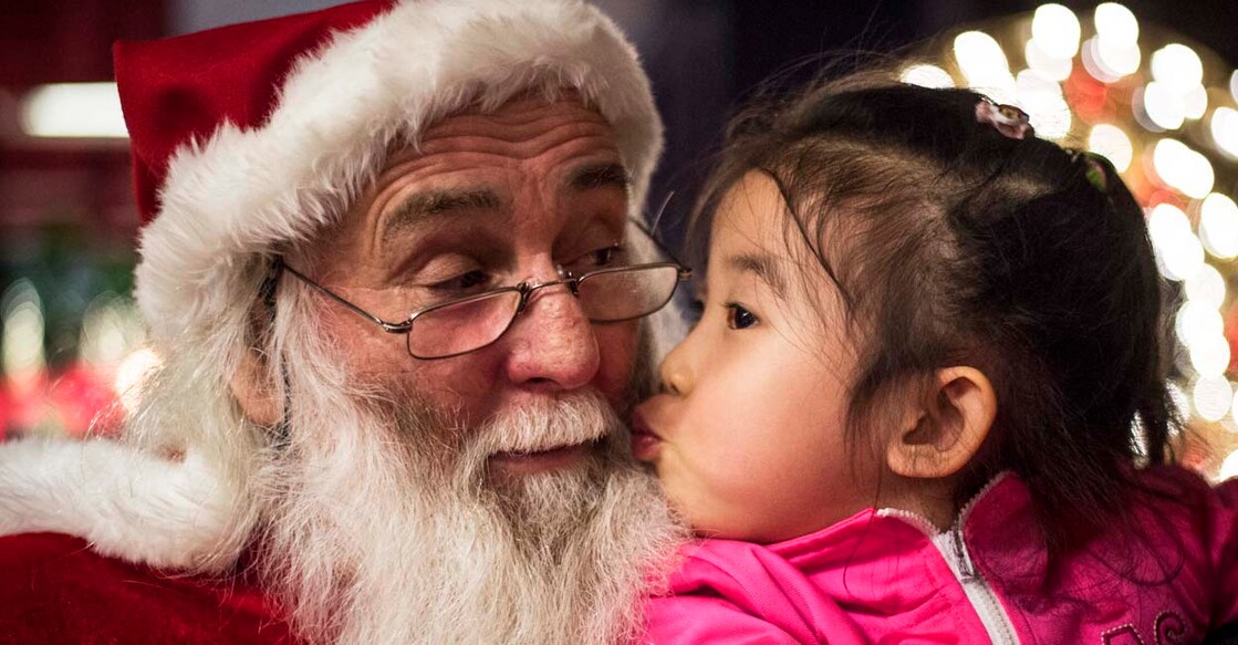 CHINA-CHRISTMAS-RELIGION TO GO WITH AFP STORY OF SEBASTIEN BLANC
A girl kisses a Santa Claus at the Intercontinental hotel of Beijing, on December,19, 2014. AFP PHOTO / FRED DUFOUR (Photo by Fred DUFOUR / AFP)
