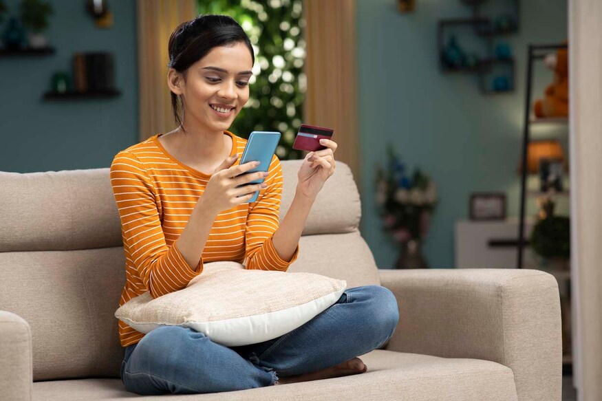 Indian, Credit Card, Women, One Woman Only, Mobile Phone