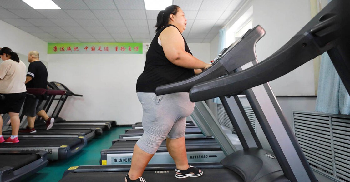 OBESITY അമിതവണ്ണം നമ്മുടെ ആയുസ്സിനെ തന്നെ കുറയ്ക്കും. ഒന്നും രണ്ടുമല്ല, ഏതാണ്ട് 10–20 വർഷത്തെ ആയുസ്സ് കുറയ്ക്കുമെന്നാണ് പറയുന്നത് (Photo by AFP) / China OUT / CHINA OUT
