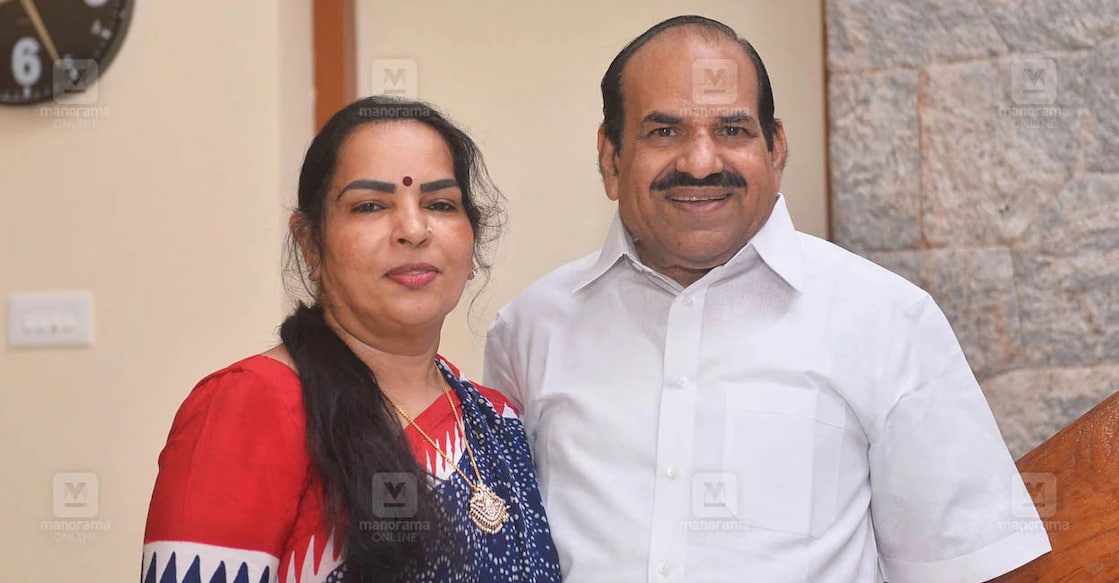 vinodini-kodiyeri-balakrishnan-main കോടിയേരി ബാലകൃഷ്ണനും വിനോദിനിയും (ഫയൽ ചിത്രം: മനോരമ)
