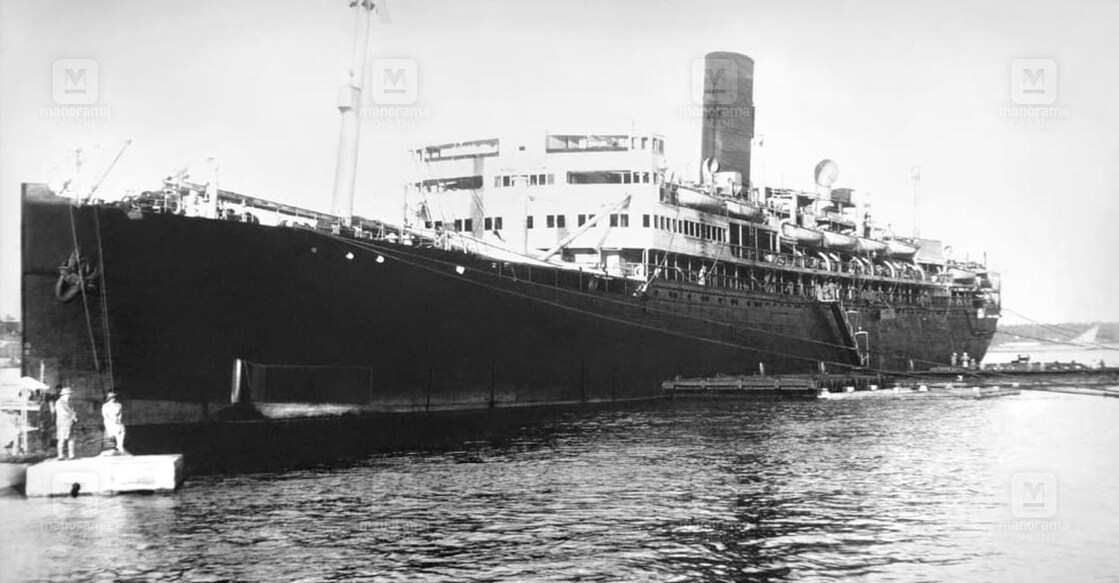 Kochi-Port-Ship