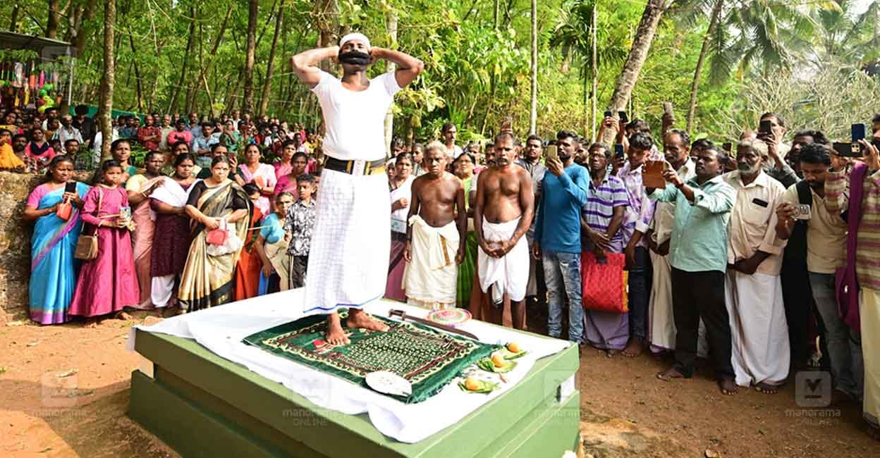 ക്ഷേത്രമുറ്റങ്ങളിലെ മാപ്പിളത്തെയ്യങ്ങൾ - Mappila Theyyam | Religious ...