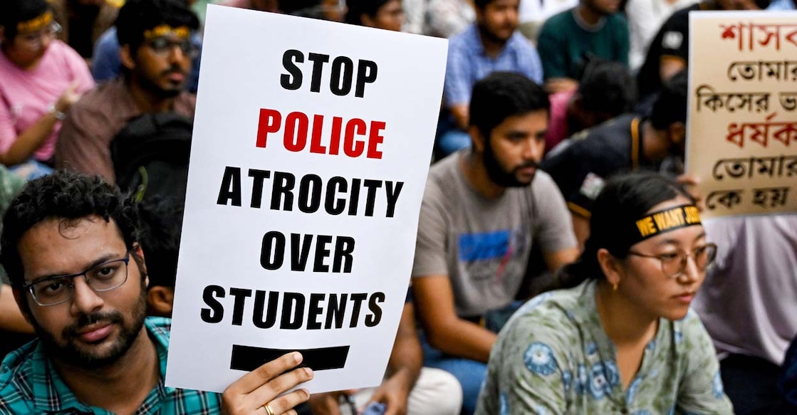 Junior doctors hold placards during a protest to demand the resignation of a city police commissioner and condemn the rape and murder of a medic, in Kolkata on September 2, 2024. - The discovery of the 31-year-old doctor's bloodied body at a state-run hospital in Kolkata on August 9 stoked nationwide anger at the chronic issue of violence against women, that sparked strikes by medics and rallies backed by thousands of ordinary citizens across India. (Photo by Dibyangshu SARKAR / AFP)