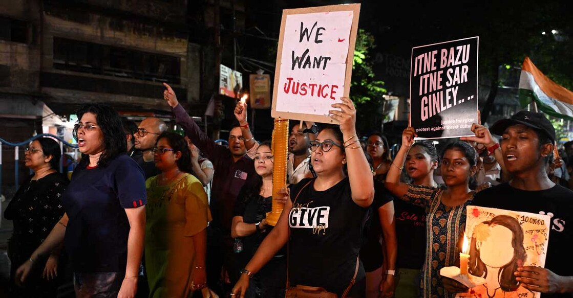 People hold placards as they demonstration to condemn the rape and murder of a doctor, at the RG Kar Medical College and Hospital in Kolkata, on September 4, 2024. - The discovery of the 31-year-old doctor's bloodied body at a state-run hospital in Kolkata, West Bengal state, on August 9, stoked nationwide anger at the chronic issue of violence against women that sparked strikes by medics and rallies backed by thousands of ordinary citizens across India. West Bengal passed a law on September 3 that could lead to the execution of rapists. (Photo by DIBYANGSHU SARKAR / AFP)