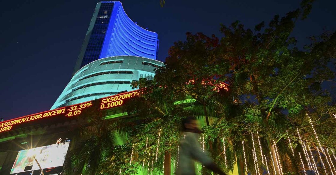 INDIA-ECONOMY-STOCKS-DIWALI ദീപാവലി ദിവസത്തെ പ്രത്യേക വ്യാപാരത്തിന്റെ ഭാഗമായി ദീപാലംകൃതമാക്കിയ ബോംബെ സ്റ്റോക്ക് എക്സ്ചേഞ്ച് (File Photo by Punit PARANJPE / AFP)