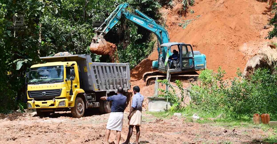 മറ്റപ്പള്ളി മലയിൽ നടന്ന മണ്ണെടുപ്പ്. (ഫയൽ ചിത്രം: മനോരമ)