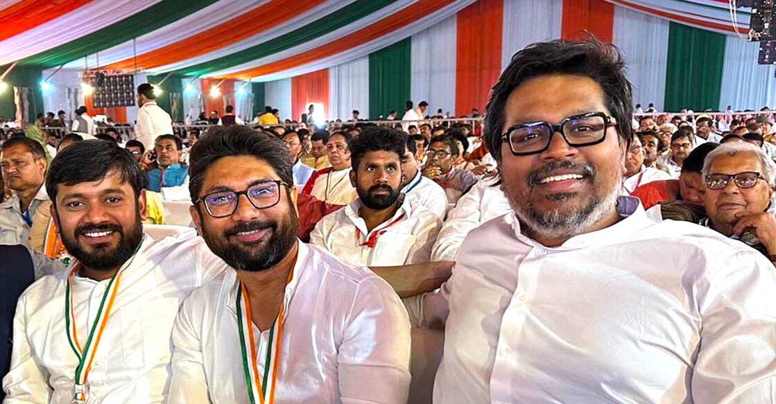 കോൺഗ്രസ് നേതാക്കളായ കനയ്യ കുമാർ, ജിഗ്നേഷ് മേവാനി എന്നിവർക്കൊപ്പം സുനിൽ കനുഗോലു (Photo- Twitter/@goyatkulkin)