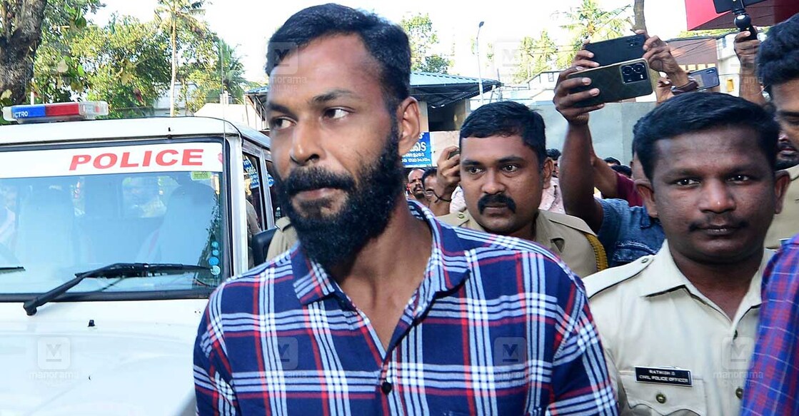 noushad-come-alive- നൗഷദിനെ കൂടലിൽ എത്തിച്ചപ്പോൾ. ചിത്രം: മനോരമ