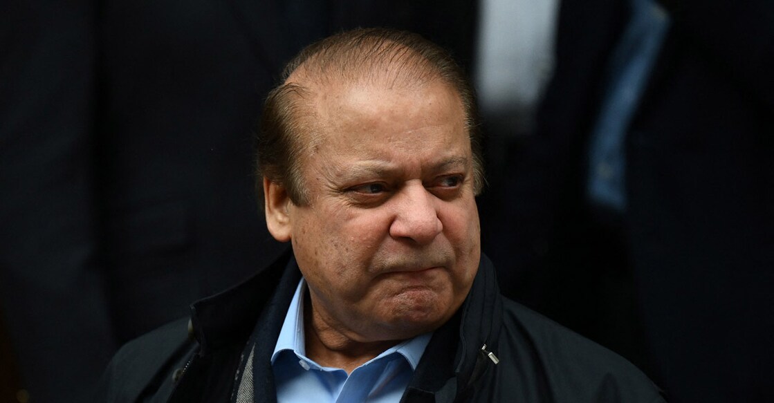 BRITAIN-PAKISTAN-POLITICS Pakistan's former Prime Minister Nawaz Sharif, brother of Pakistan's current Prime Minister Shehbaz Sharif, leaves from a property in west London on May 11, 2022. (Photo by Daniel LEAL / AFP)