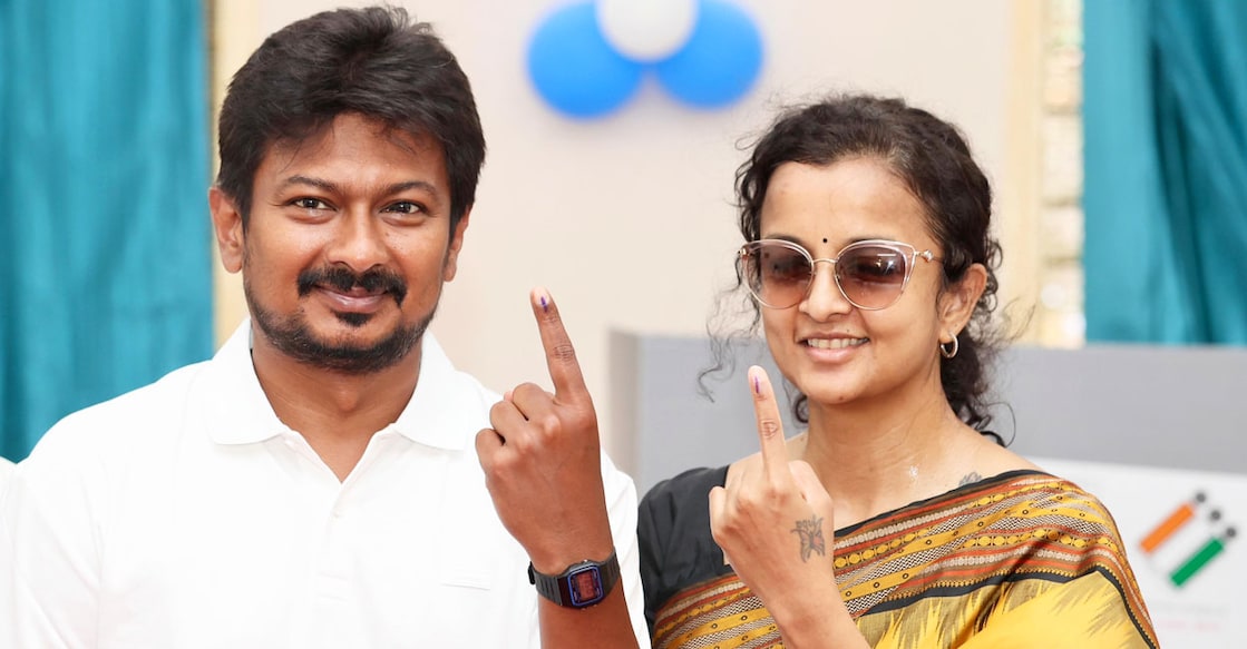 Udhayanidhi Stalin ലോക്സഭാ തിരഞ്ഞെടുപ്പിൽ വോട്ടു ചെയ്ത് ബൂത്തിനു പുറത്തിറങ്ങിയ ഉദയനിധി സ്റ്റാലിനും ഭാര്യ കൃതികയും (Photo courtesy: X/Udhaystalin)