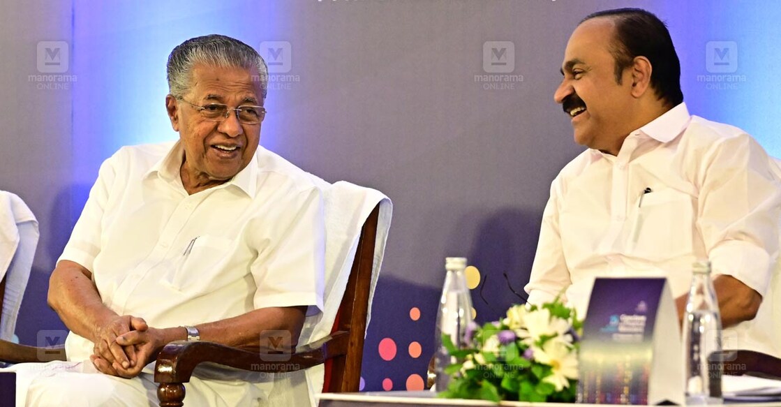 pinarayi-satheesan-main സംസ്ഥാന ധനകാര്യ വകുപ്പിന്റെ നേതൃത്വത്തിൽ തിരുവനന്തപുരത്ത് സംഘടിപ്പിച്ച ധനകാര്യ മന്ത്രിമാരുടെ ഏകദിന കോൺക്ലേവ് മുഖ്യമന്ത്രി പിണറായി വിജയൻ ഉദ്ഘാടനം ചെയ്ത ശേഷം പ്രതിപക്ഷ നേതാവ് വി.ഡി.സതീശനൊപ്പം.ചിത്രം: മനോരമ