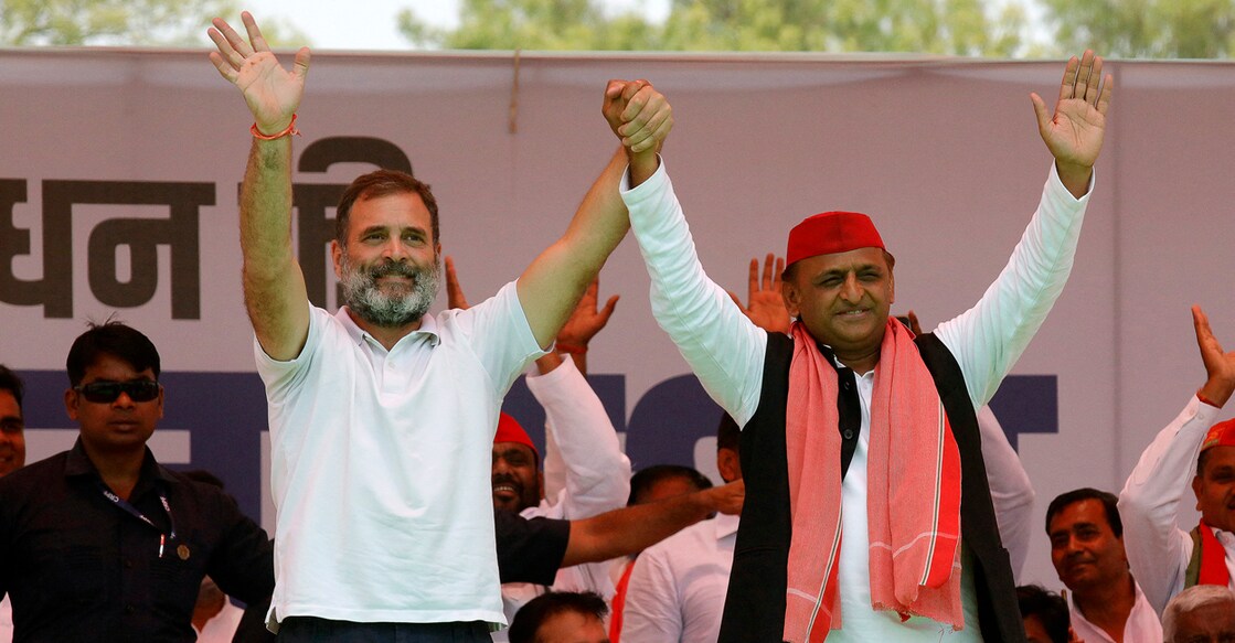INDIA-POLITICS-VOTE Indian National Congress party leader and candidate for Raebareli constituency Rahul Gandhi (L) and Samajwadi party President Akhilesh Yadav wave to supporters during a joint campaing rally in Kannauj on May 10, 2024 ahead of the fourth phase of voting of the country's national elections. (Photo by Pawan KUMAR / AFP)