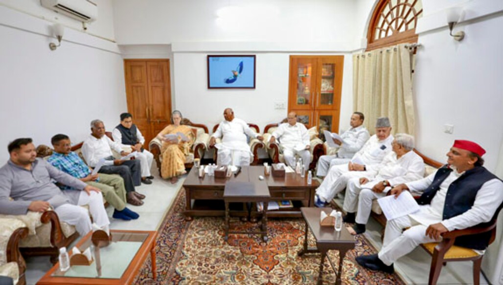 PTI06_01_2024_000334A New Delhi: Congress leaders Mallikarjun Kharge, Sonia Gandhi, National Conference leader Farooq Abdullah, CPI(M)'s Sitaram Yechury, Samajwadi Party leader Akhilesh Yadav, RJD leader Tejashwi Yadav, AAP leaders Arvind Kejriwal and Sanjay Singh, CPI's D Raja during the INDIA Bloc's meeting, in New Delhi, Saturday, June 1, 2024. (PTI Photo) (PTI06_01_2024_000334A)