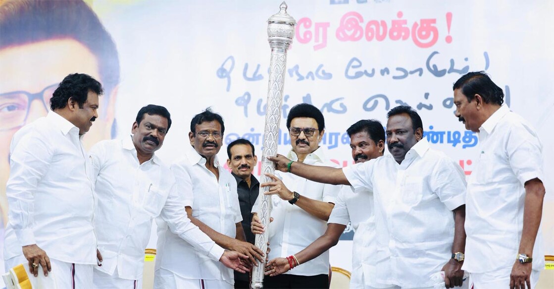 ഡിഎംകെ പ്രവർത്തകരോടൊപ്പം തമിഴ്നാട് മുഖ്യമന്ത്രി എം. കെ സ്റ്റാലിൻ. (Photo credit: MK Stalin / X)
