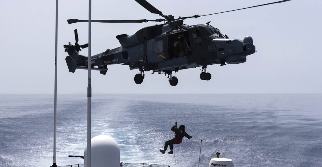 CYPRUS-MILITARY-RESCUE സൈപ്രസ്, ഗ്രീസ്, ഫ്രാന്സ്, ബ്രിട്ടൻ, ഇസ്രയേൽ, ജർമനി, യുഎസ് എന്നീ രാജ്യങ്ങൾ സംയുക്തമായി മെഡിറ്ററേനിയൻ കടലിൽ നടത്തിയ സൈനിക അഭ്യാസത്തിൽനിന്ന് (Photo by Iakovos Hatzistavrou / AFP)