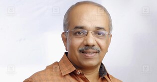 ‘അരക്കില്ലം’ അതിജീവിച്ച് പ്രദീപ് എത്തുന്നു ; പിണറായി പരിഗണിച്ചത് ‘പരിചയം’ ! ‘നടക്കാവ് സ്കൂൾ‌ ’ ഇനി ‘സിഎംഓ’യ്ക്കും മാതൃക