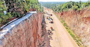 ആ രേഖകൾ പരിശോധിച്ചാൽ സത്യമറിയാം; കൂരിയാട് റോഡ് ഇടിഞ്ഞതിൽ വില്ലൻ വേഗമോ മഴയോ? ഇതാ, വിദഗ്ധര്‍ പറയുന്ന ശാസ്ത്രീയ കാരണങ്ങൾ