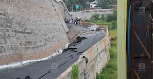 ഇടിയുന്ന പാതകളും ഉയരുന്ന കോവിഡും; ബാനുവിന്റെ ബുക്കർ, ലാലിന്റെ സൗഹൃദം; ടോപ് 5 പ്രീമിയം വാർത്തകൾ... 