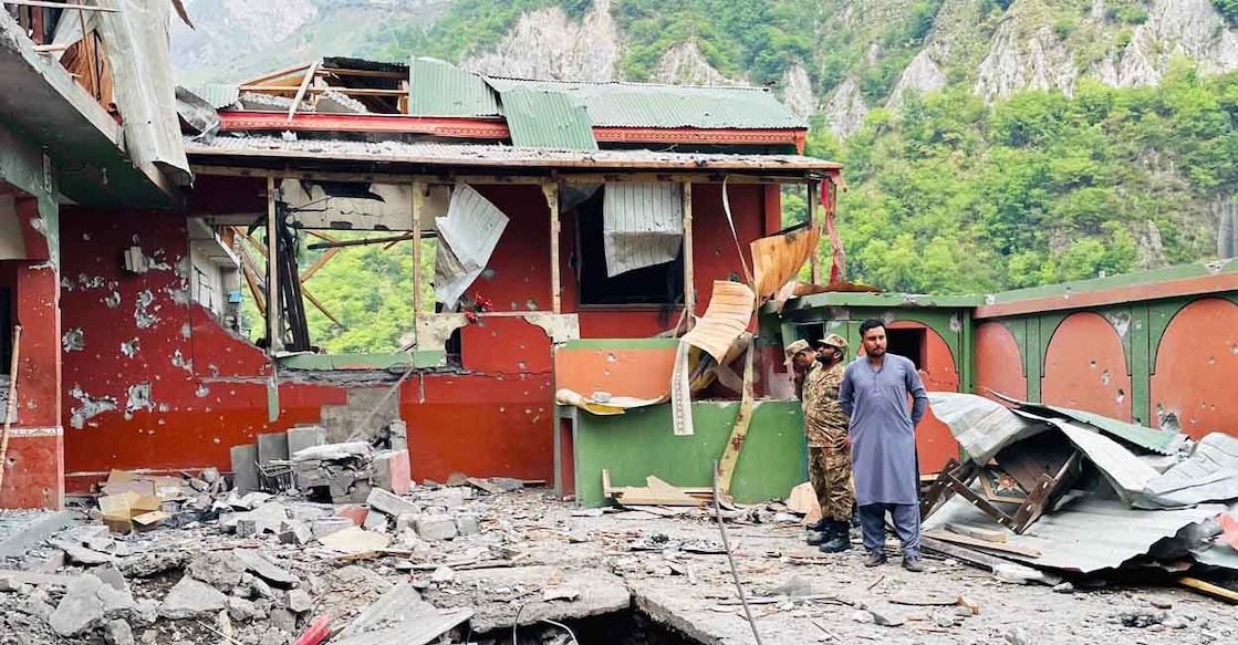 PAKISTAN-INDIA-KASHMIR-UNREST മുസഫറാബാദിലെ ഭീകര ക്യാംപിനു നേരെ ഇന്ത്യ നടത്തിയ ആക്രമണത്തിൽ തകർന്ന കെട്ടിടം (Photo by Sajjad QAYYUM / AFP)