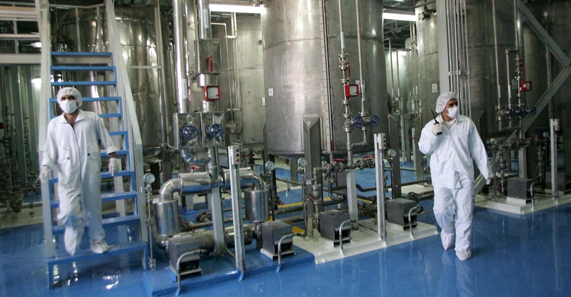 IRAN-NUCLEAR-ISFAHAN Iranian technicians are seen at the Isfahan Uranium Conversion Facilities (UCF), 420 kms south of Tehran, 08 August 2005. The UN's nuclear watchdog was due to hold an emergency session 09 August after Iran controversially resumed sensitive nuclear fuel work, but it was not expected to refer the case to the UN Security Council for possible sanctions, diplomats said. AFP PHOTO/BEHROUZ MEHRI (Photo by Behrouz MEHRI / AFP)
