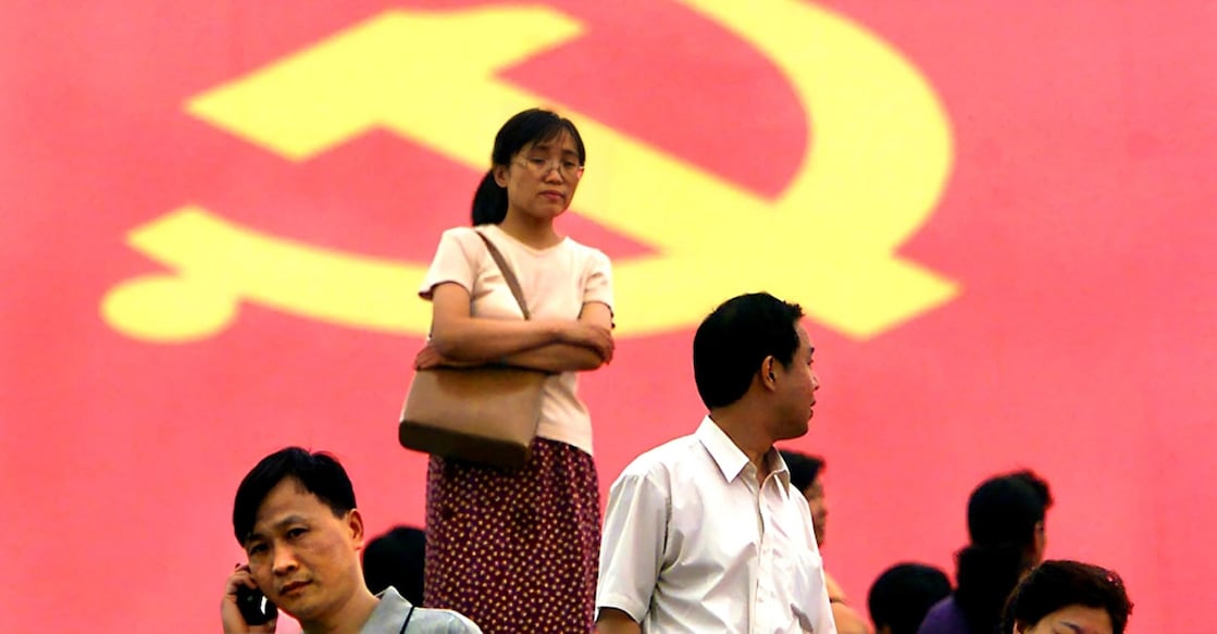 china-communist-party-millennium-square-main ചൈനയിലെ മില്ലെനിയം സ്മാരകത്തിനു മുന്നിൽനിന്നുള്ള കാഴ്ച. ഇരുപത്തിയൊന്നാം നൂറ്റാണ്ടിനെ സ്വാഗതം ചെയ്ത്, ഒരു പുതിയ ചൈനയുടെ അടയാളപ്പെടുത്തലായി 1999ൽ ബെയ്ജിങ്ങിൽ പൂർത്തിയാക്കിയതാണ് ഈ സ്മാരകം (File Photo by STEPHEN SHAVER / AFP)