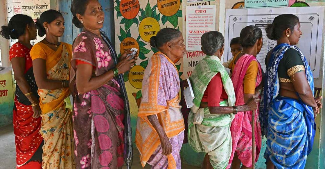 Voters queue up to cast their ballots at a polling station during the fourth phase of voting in India’s general election, at Karjat in Maharashtra state on May 13, 2024. (Photo by Indranil Mukherjee / AFP)