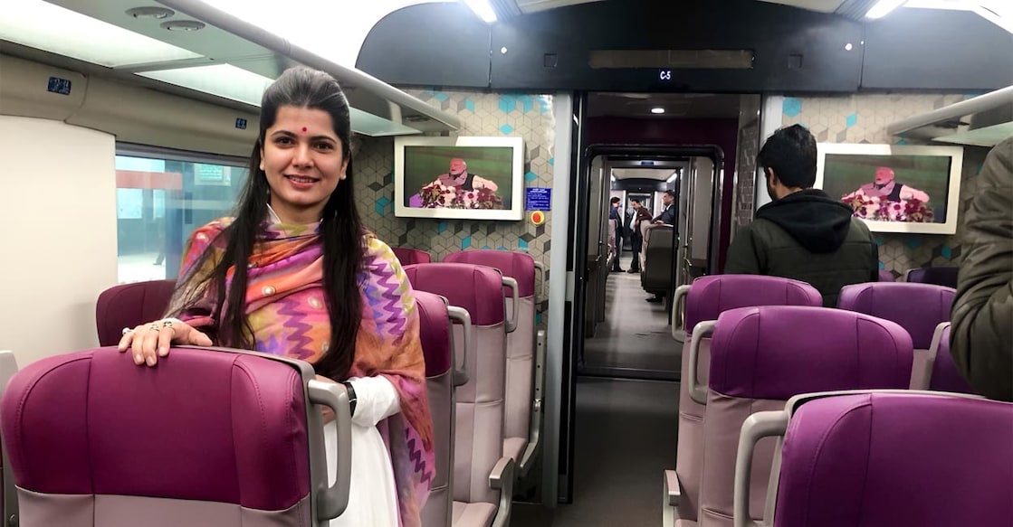 railway-share ഇന്ത്യൻ റയിൽവേയിലെ യാത്രക്കാരി. (Picture courtesy X /@iSinghApurva)