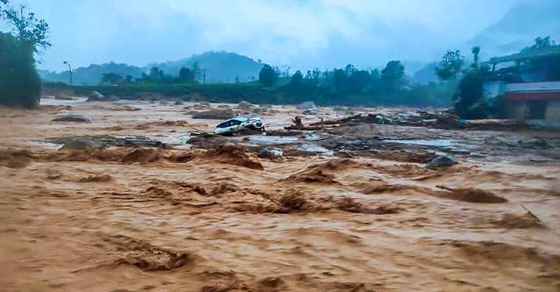 വയനാട്ടിലെ മുണ്ടക്കൈയിൽനിന്നുള്ള ഉരുള്‍പൊട്ടലിന്റെ ദൃശ്യം. നാഷനൽ ഡിസാസ്റ്റർ റെസ്പോൺസ് ഫോഴ്സ് പുറത്തുവിട്ട ചിത്രം (Photo by National Disaster Response Force (NDRF) / AFP)