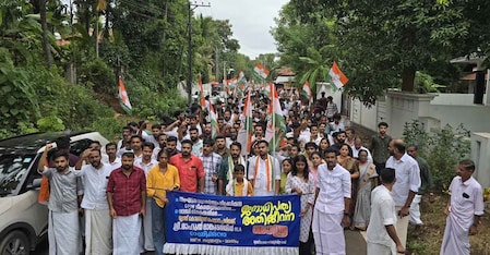 സിപിഎമ്മിനെ തിരിച്ചു കടിച്ച് 'മൂട്ട'; മുദ്രാവാക്യം തിരിച്ചടിച്ച് കോൺഗ്രസ്; വിഷയം 'തദ്ദേശം'; എങ്ങോട്ടേക്കാണ് മലപ്പട്ടത്തിന്റെ പോക്ക്?
