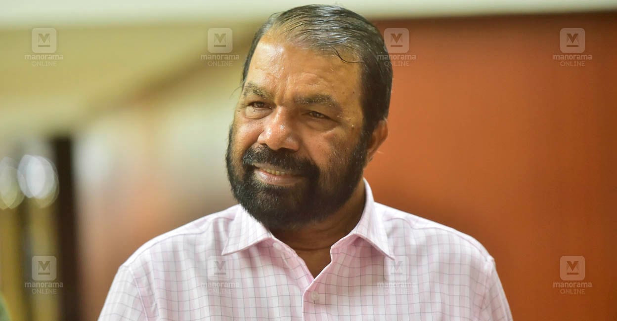 ദേശീയ സ്കൂൾ ഫുട്ബോൾ കിരീടം ചൂടി കേരളം; കുട്ടികൾക്ക് ശ്രീനഗറിൽനിന്ന് സൗജന്യ ഫ്ലൈറ്റ് യാത്ര ഏർപ്പാടാക്കി മന്ത്രി വി.ശിവൻകുട്ടി