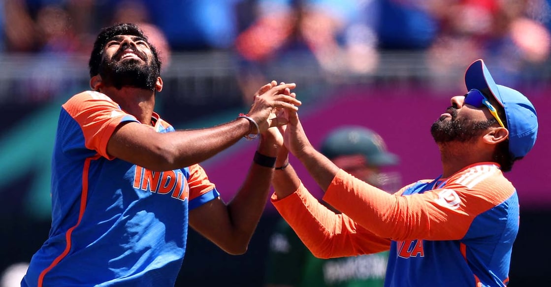 SPO-CRI-INDIA-V-PAKISTAN-ICC-MEN'S-T20-CRICKET-WORLD-CUP-WEST ഇന്ത്യൻ നായകൻ രോഹിത് ശർമയും ബോളർ ജസ്പ്രീത് ബുമ്രയും. (Photo by ROBERT CIANFLONE / GETTY IMAGES NORTH AMERICA / Getty Images via AFP)
