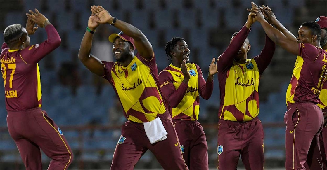 west-indies-celebration ഓസീസിനെതിരെ വിക്കറ്റ് നേട്ടം ആഘോഷിക്കുന്ന വിൻഡീസ് താരങ്ങൾ (ഐസിസി ട്വീറ്റ് ചെയ്ത ചിത്രം)