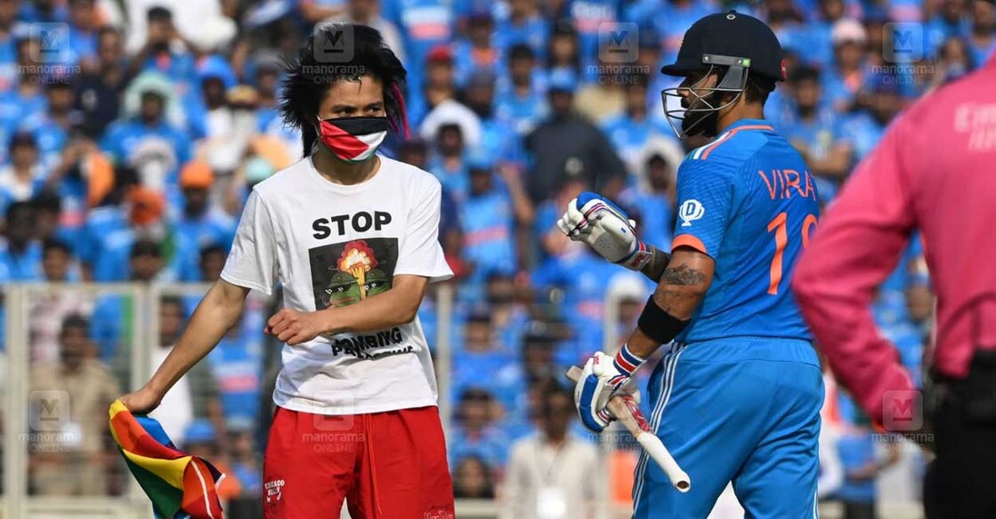 pitch-invader-rsg-1248 ലോകകപ്പ് ഫൈനലിനിടെ യുവാവ് ഗ്രൗണ്ടിൽ കയറിയപ്പോൾ. ചിത്രം∙ ആർ.എസ്. ഗോപന്, മനോരമ
