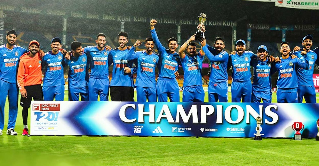 ind-aus പരമ്പര വിജയികളായ ഇന്ത്യൻ ക്രിക്കറ്റ് ടീം. Photo: FB@BCCI