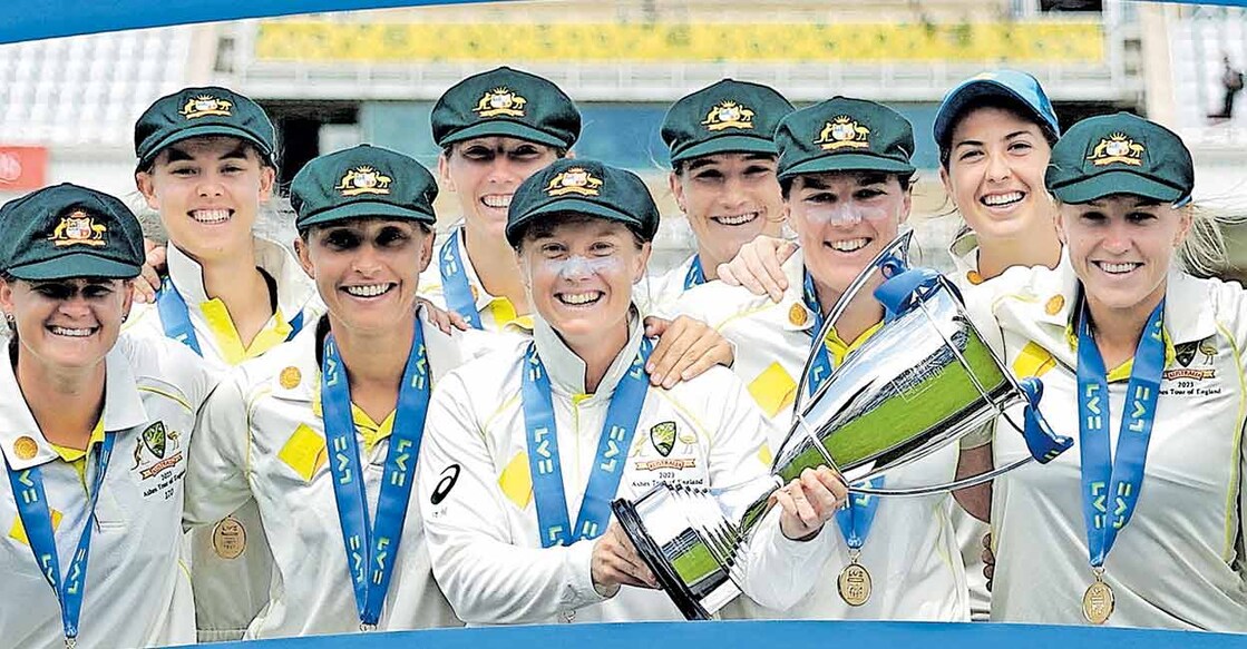 CRICKET-TEST-ENG-AUS/ ഓസ്ട്രേലിയൻ വനിതാ ടീം ട്രോഫിയുമായി