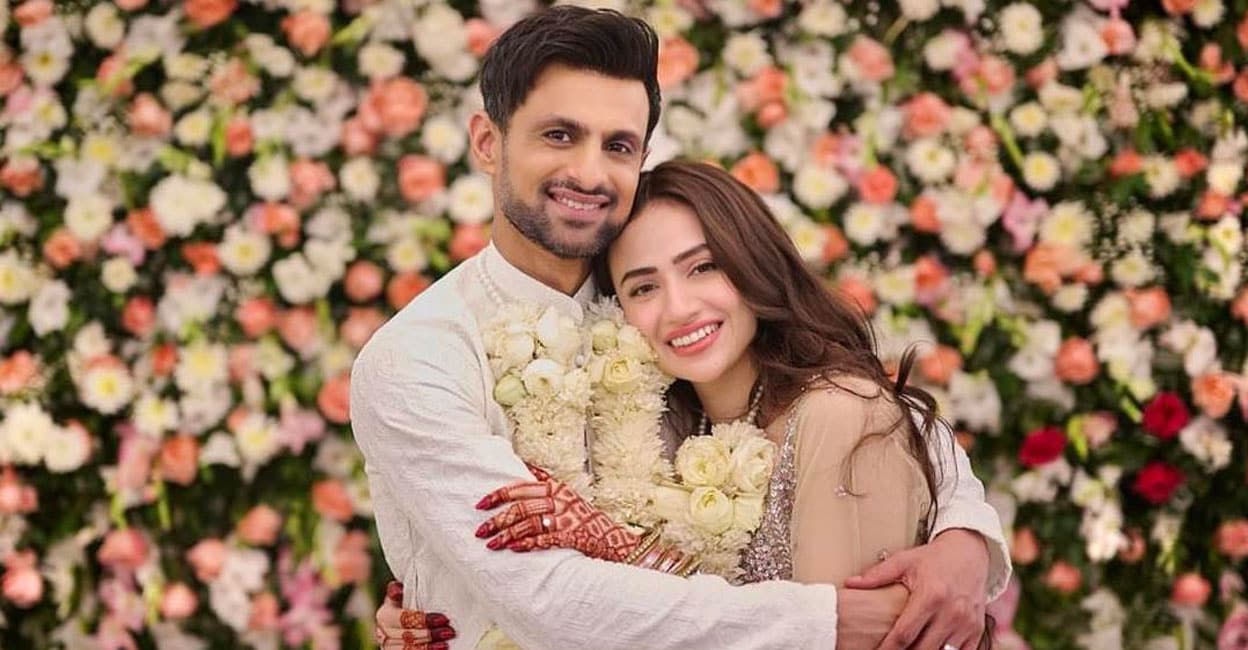 ശുഐബ് മാലിക് മൂന്നാമതും വിവാഹമോചനത്തിന്? പൊതുവേദിയിൽ മുഖം തിരിഞ്ഞിരുന്ന് സനാ ജാവേദ്– വിഡിയോ