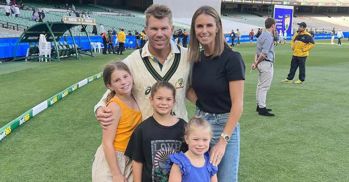 warner-with-family ഡേവിഡ് വാർണർ ഭാര്യ കാൻഡിസിനും മക്കൾക്കുമൊപ്പം.