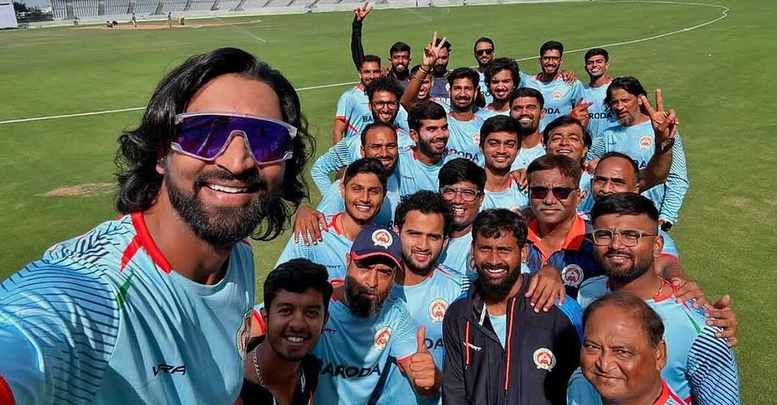 baroda-cricket-team ലോക റെക്കോർഡിട്ട ബറോഡ ടീമംഗങ്ങൾക്കൊപ്പം ക്യാപ്റ്റൻ ക്രുനാൽ പാണ്ഡ്യയുടെ സെൽഫി (എക്സിൽ പങ്കുവച്ച ചിത്രം)